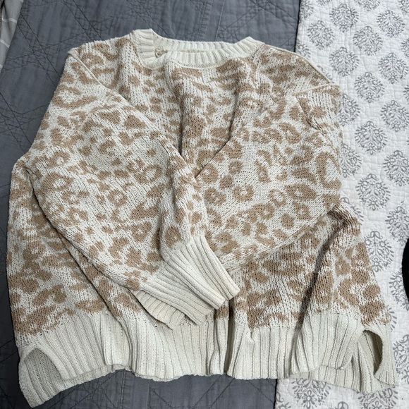 Cheetah sweater - Picture 1 of 2